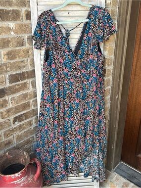TORRID Floral V Neck Romper Dress Midi Dress Sz 3 Plus. Has a high low hem. Has